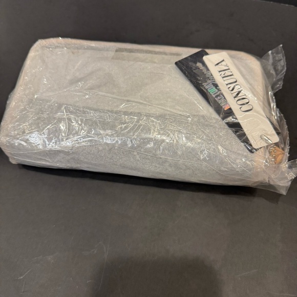 Consuela NWT Dreamy Wristlet Wallet Black Patent Silver Stars Still in Package - Picture 7 of 11